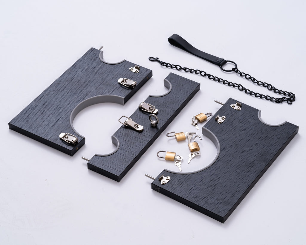 Wooden Neck & Wrist Pillory with Chain BF20