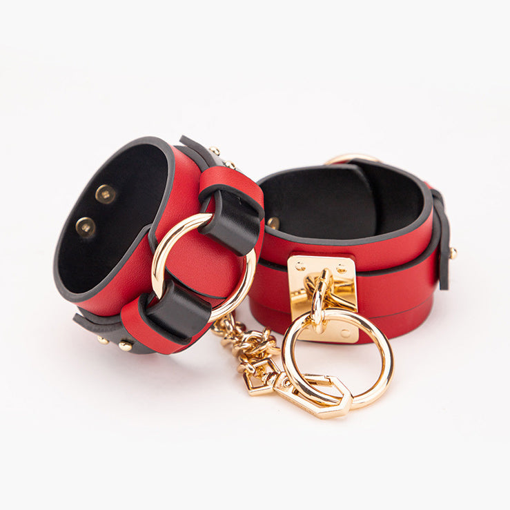 Padded BDSM Restraint Cuffs with Connecting Chain BM112