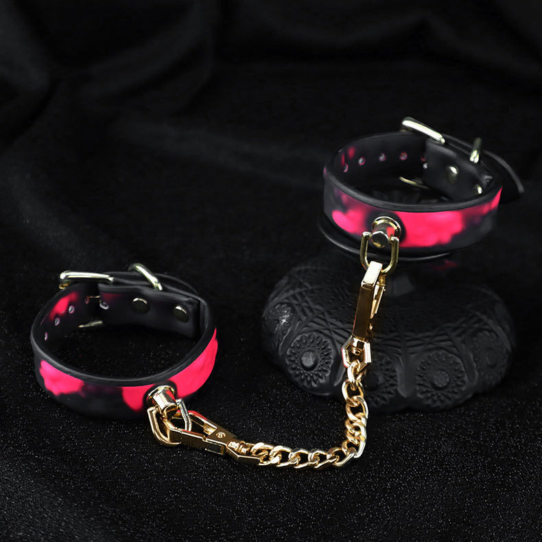 Temperature-Reactive BDSM Restraint Cuffs with Connecting Chain BM114